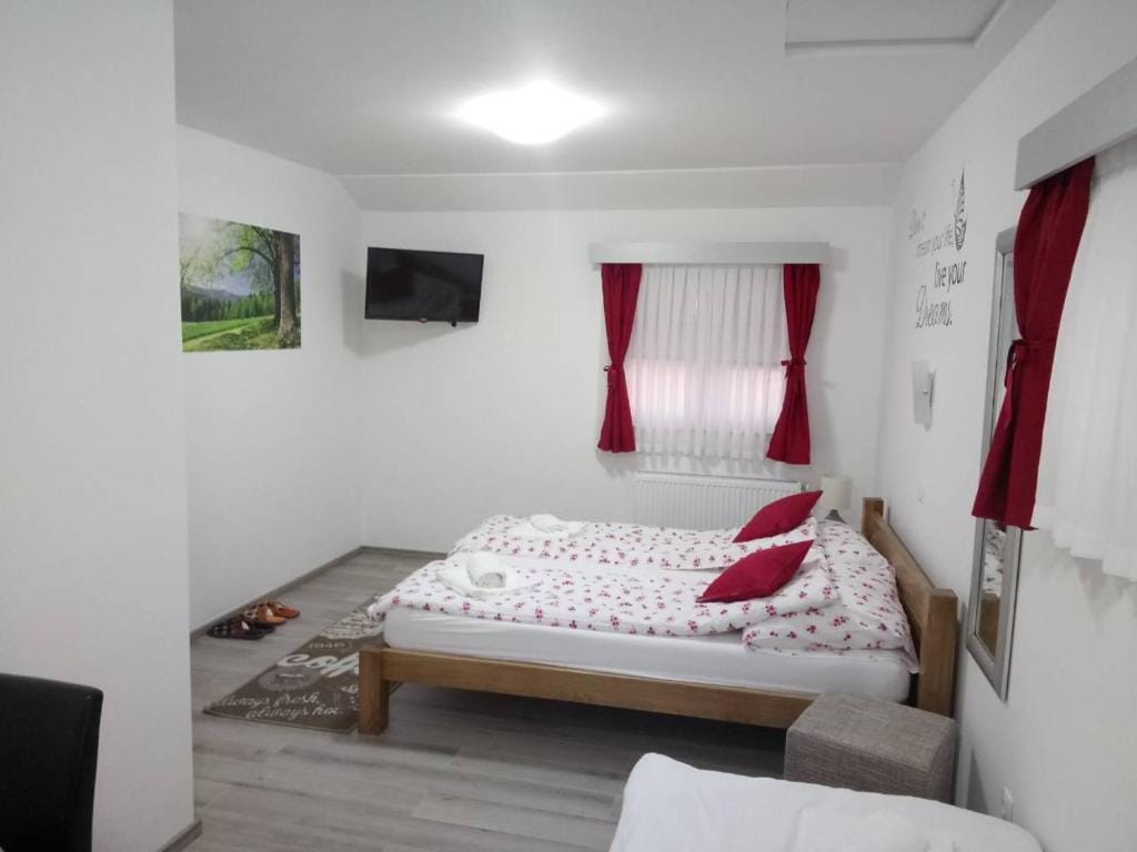 RESTORAN PRENOĆIŠTE CROATIA TURIST — 2