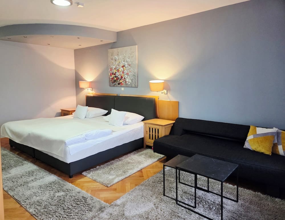 Hotel Millennium — 1
