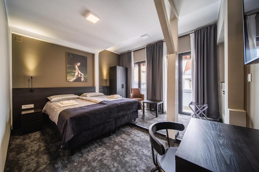 Rustica Rooms — 2