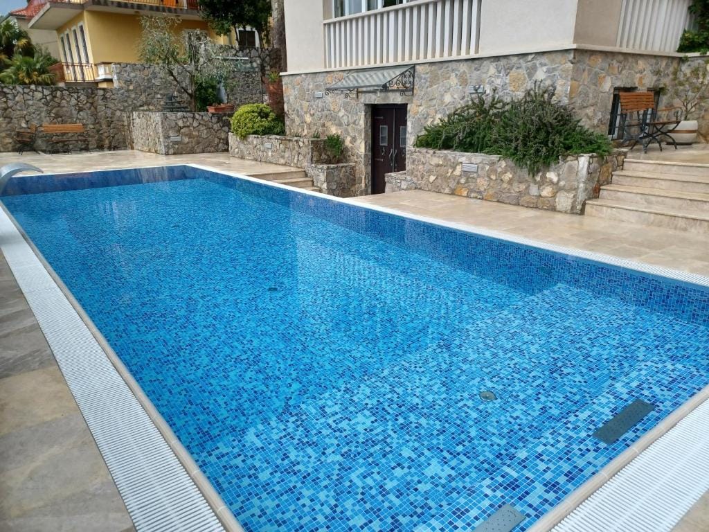 Hotel Abalone — 1