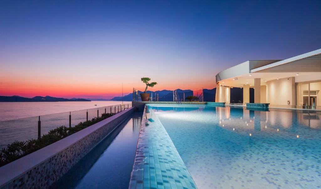 Royal Blue Hotel — 1