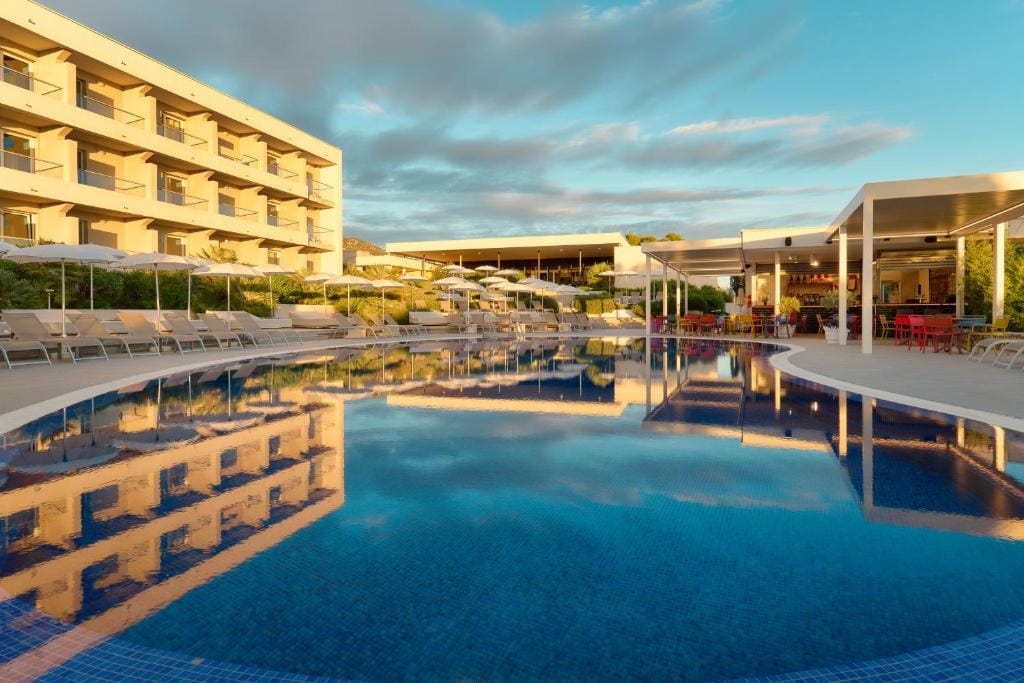 Pharos Hvar Bayhill Hotel — 1