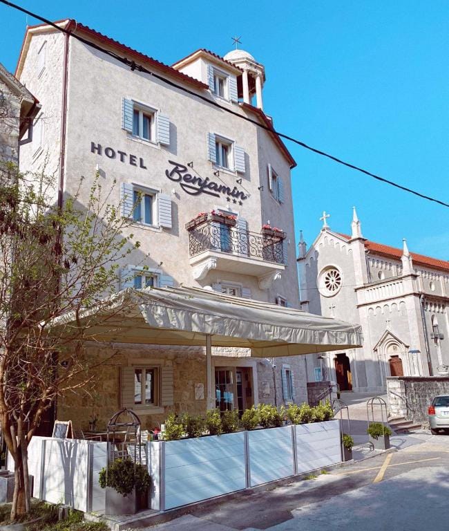 Benjamin Hotel — 1