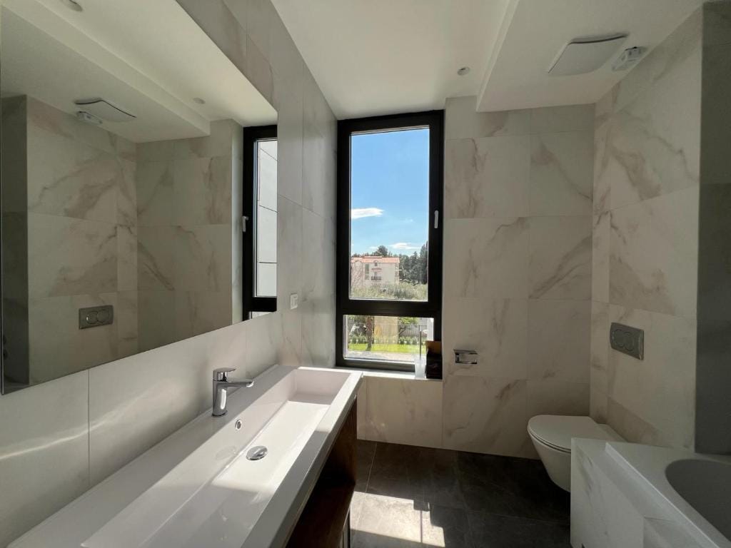 Hotel Oscar — 3