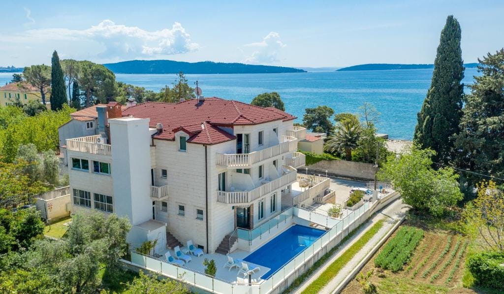 Hotel Riva Kaštela with swimming pool — 1