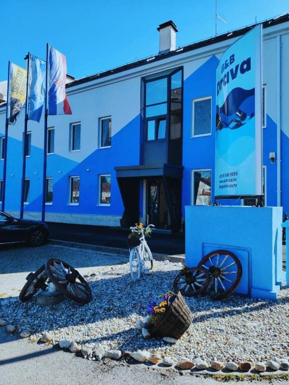 B & B Drava — 1