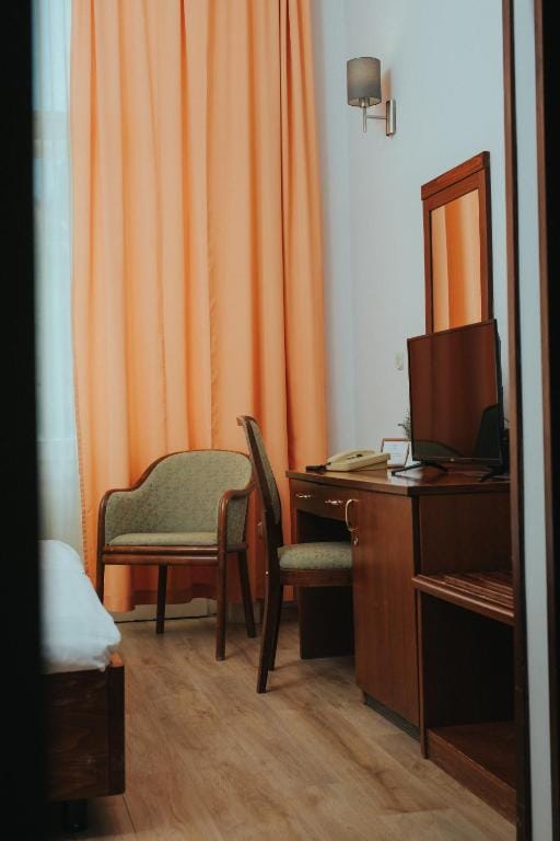 Hotel Central — 5