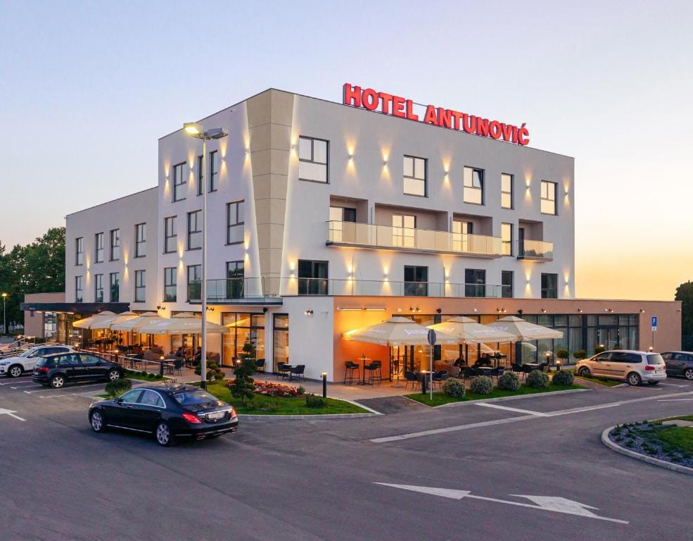 Antunović Hotel East — 1