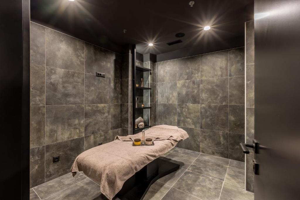 Cora Hotel — 5