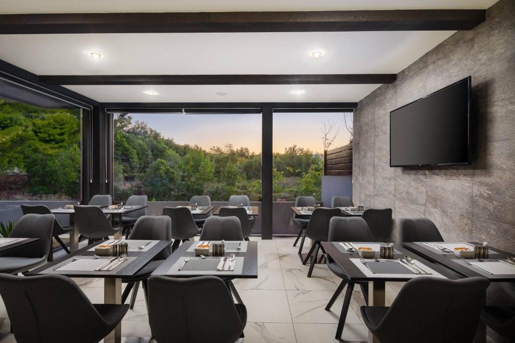 Ellure Luxury Suites — 5
