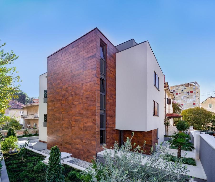 Residence by Vestibul Palace — 1