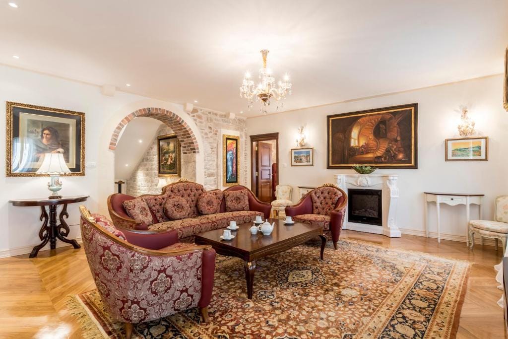 Villa Nepos Hotel — 1
