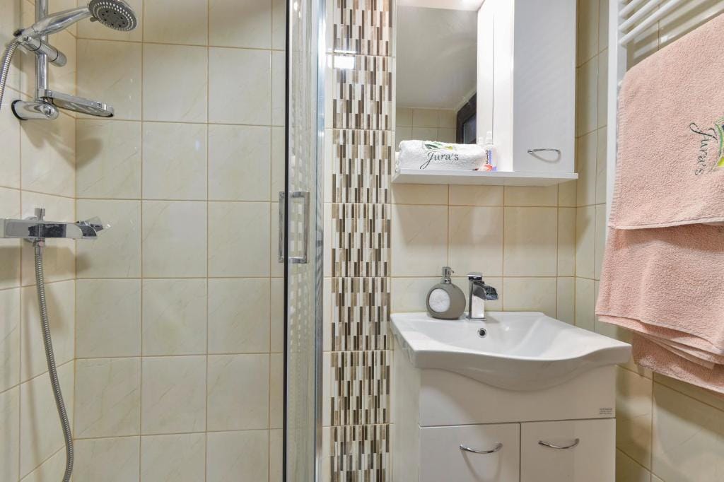 Juras Country House, bazen, sauna ,hot tube,vrt — 3