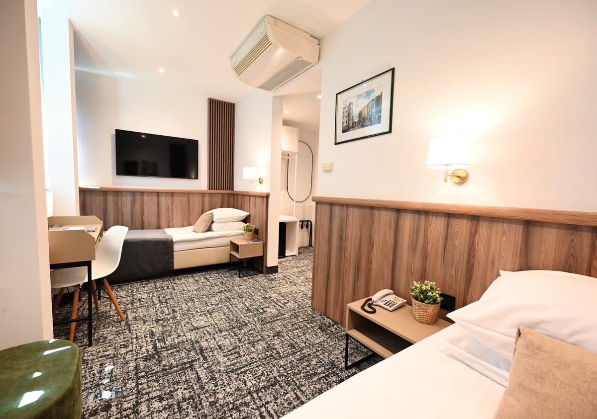 Hotel Central — 3