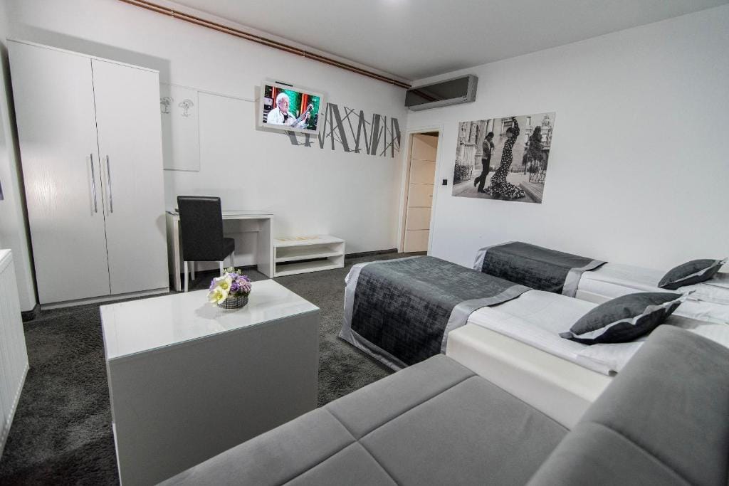 Hotel Cool Zagreb Airport — 4