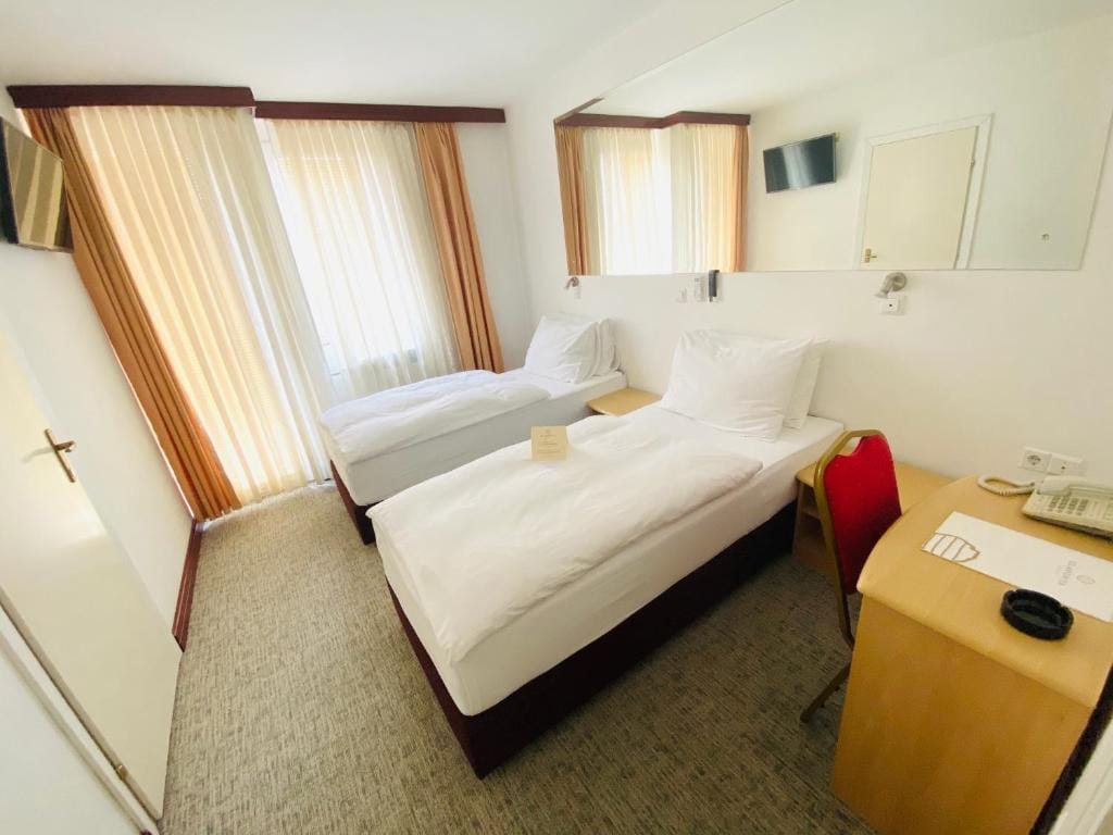 Hotel Slavonija — 4