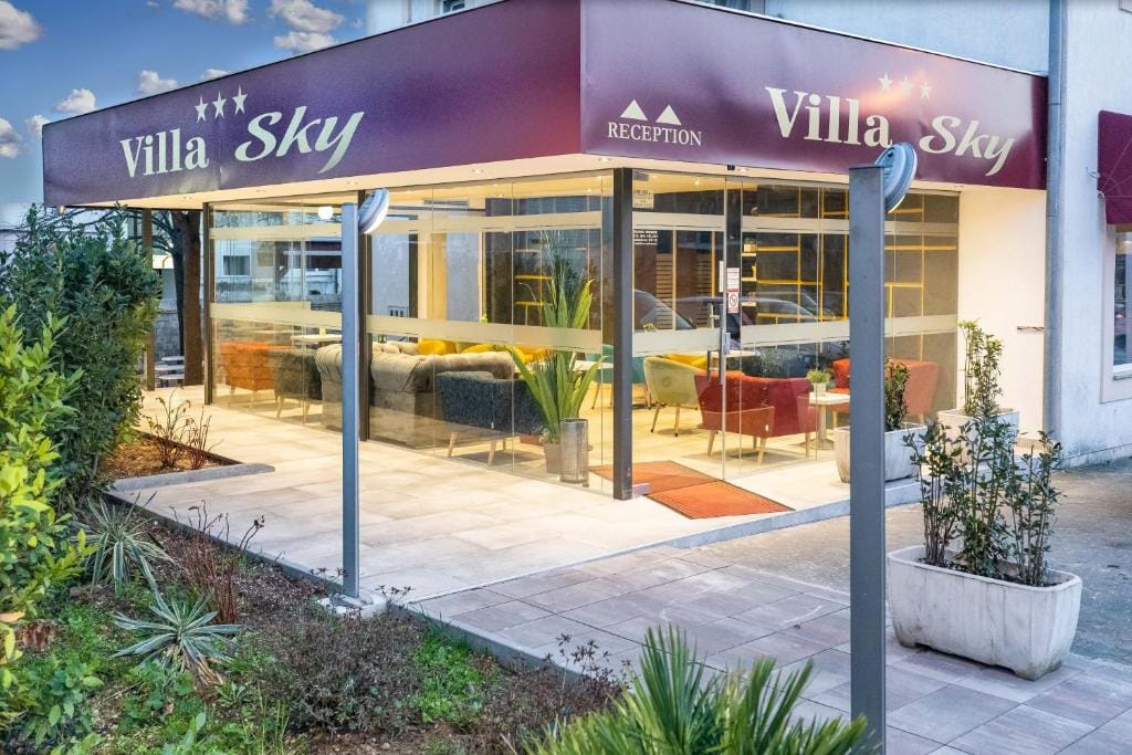 Hotel Sky — 1