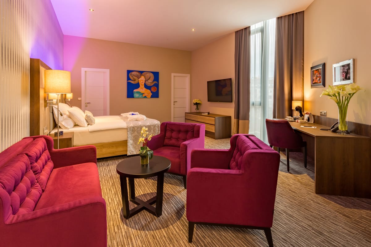 Admiral Hotel — 5